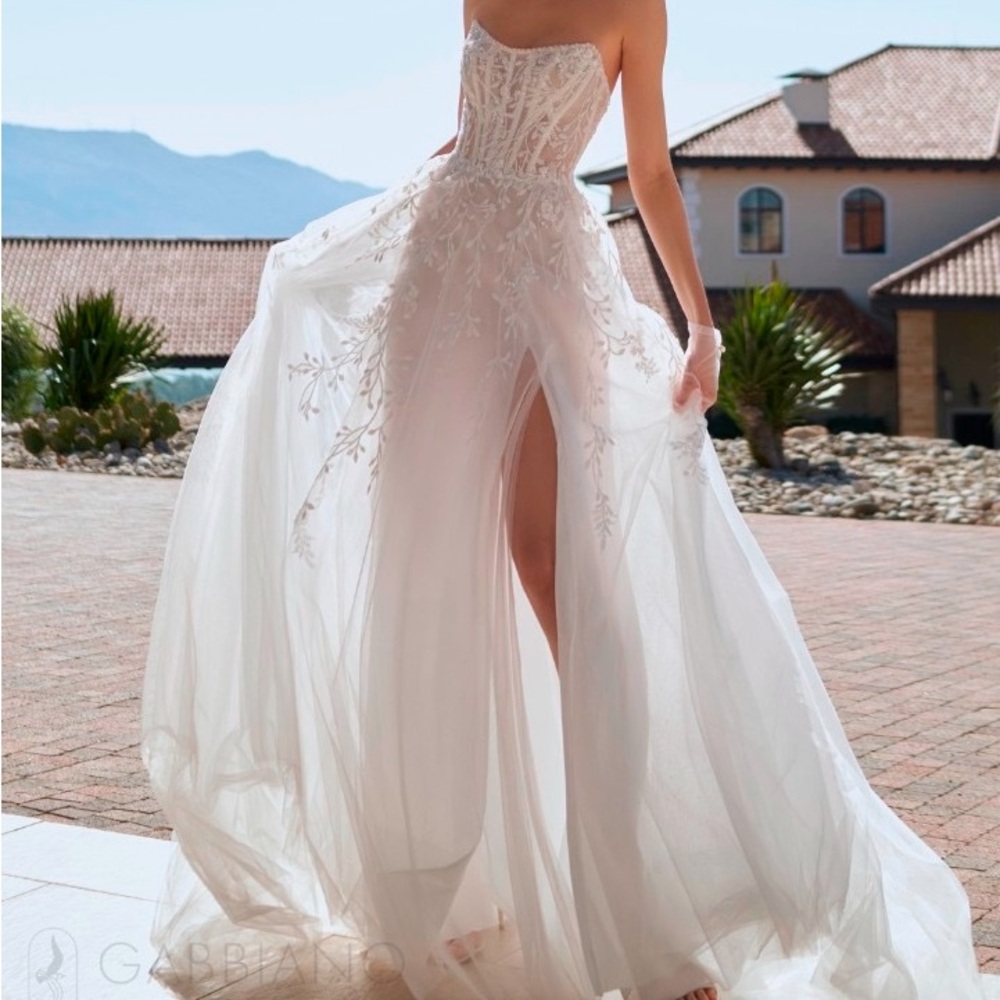 Brand New Missac wedding dress- Size 6